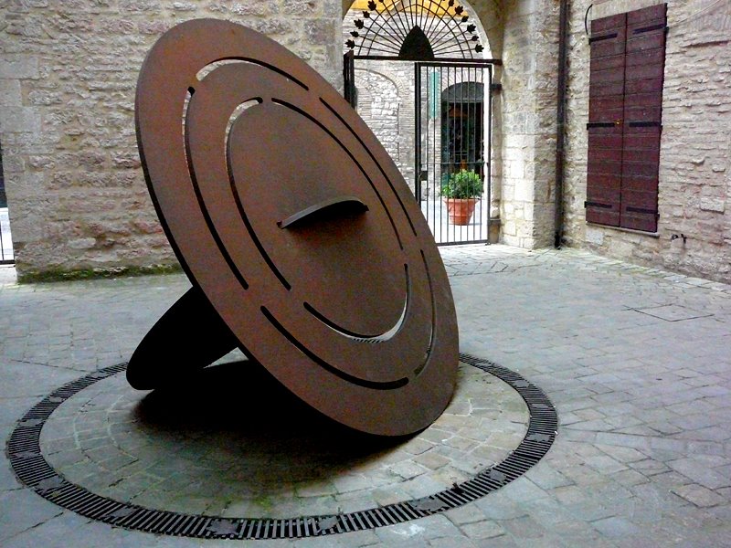 Eliseo Mattiacci Ordine cosmico 1987 acciaio e corten Ph Maurizio Tagliatesta